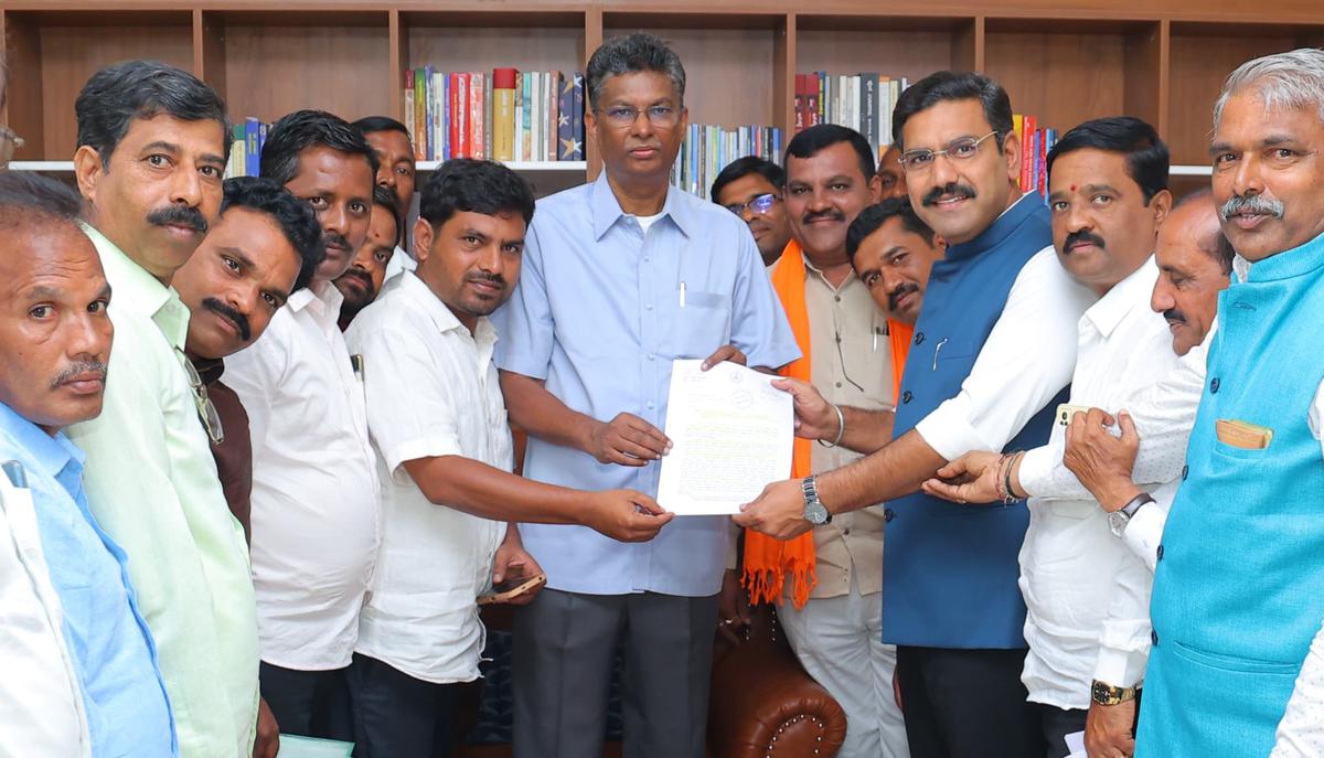 ಪಕ್ಷ ಮತ್ತು ಸಮುದಾಯ ಕಾರ್ಯಕ್ರಮ