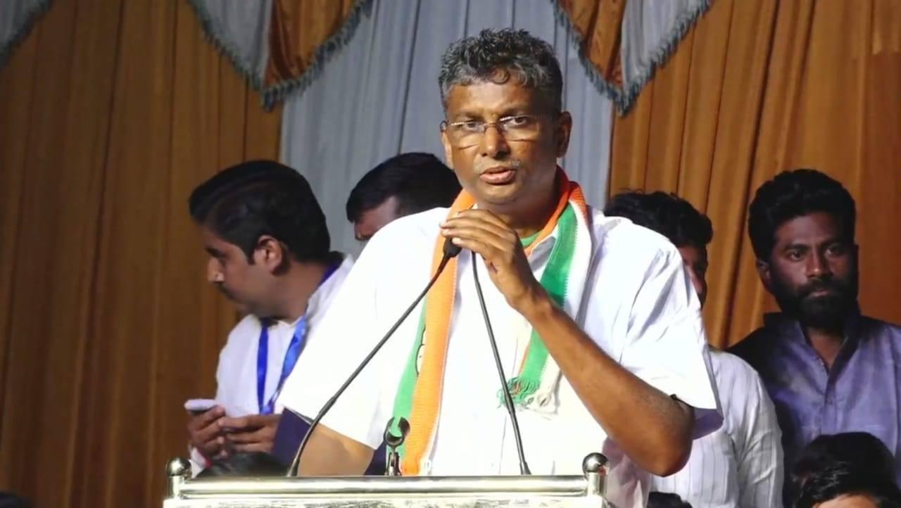 ಸಾರ್ವಜನಿಕ ಸಭೆಯಲ್ಲಿ ಭಾಷಣ